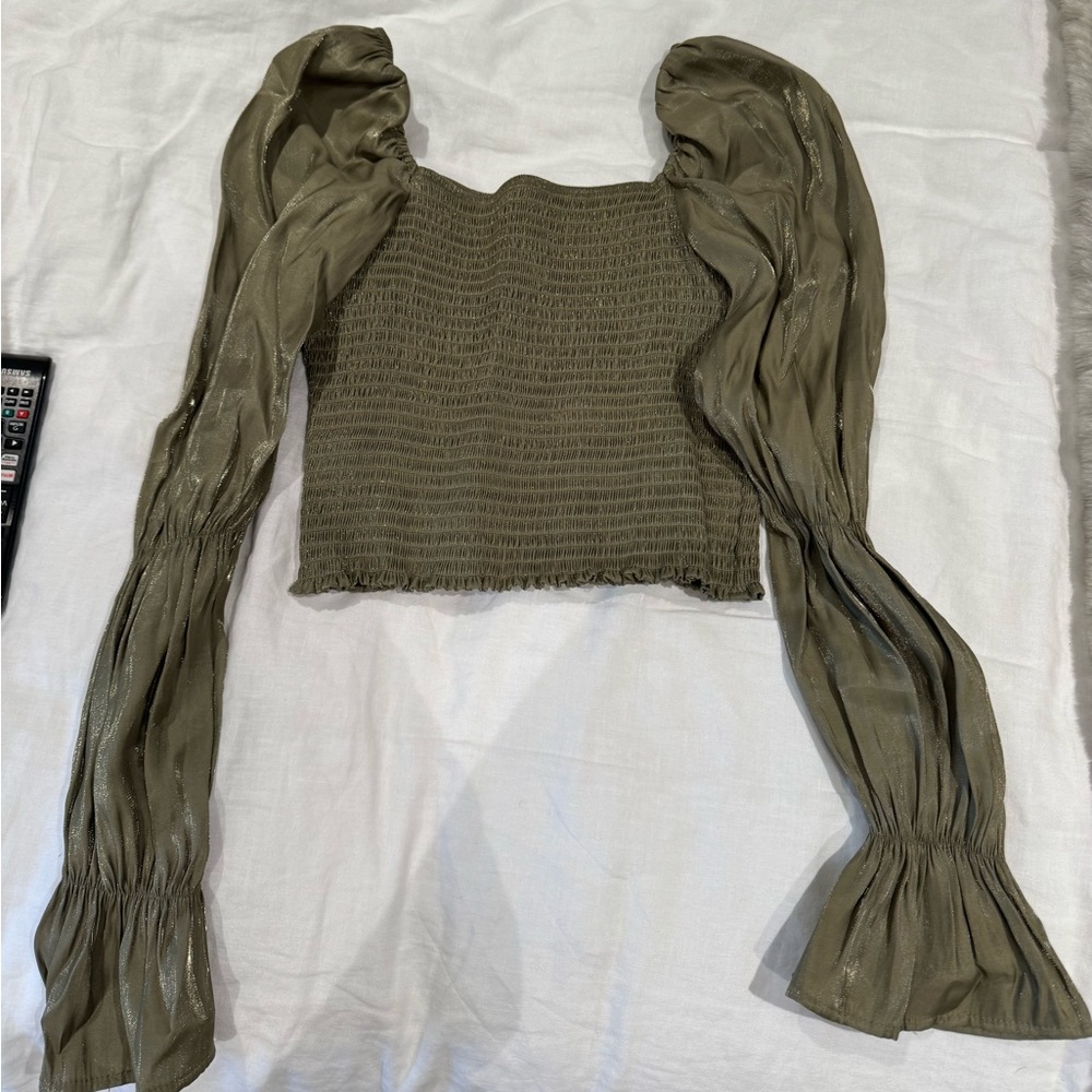 Green puffy sleeve top, NEVER WORN